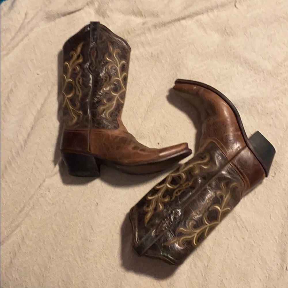 Tall, pointy, embroidered leather Old West boots.